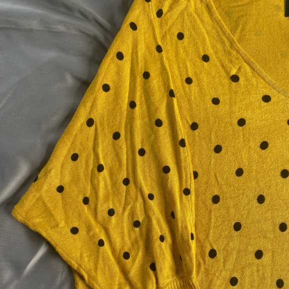Black and yellow polka dots sweater - Picture 2 of 4